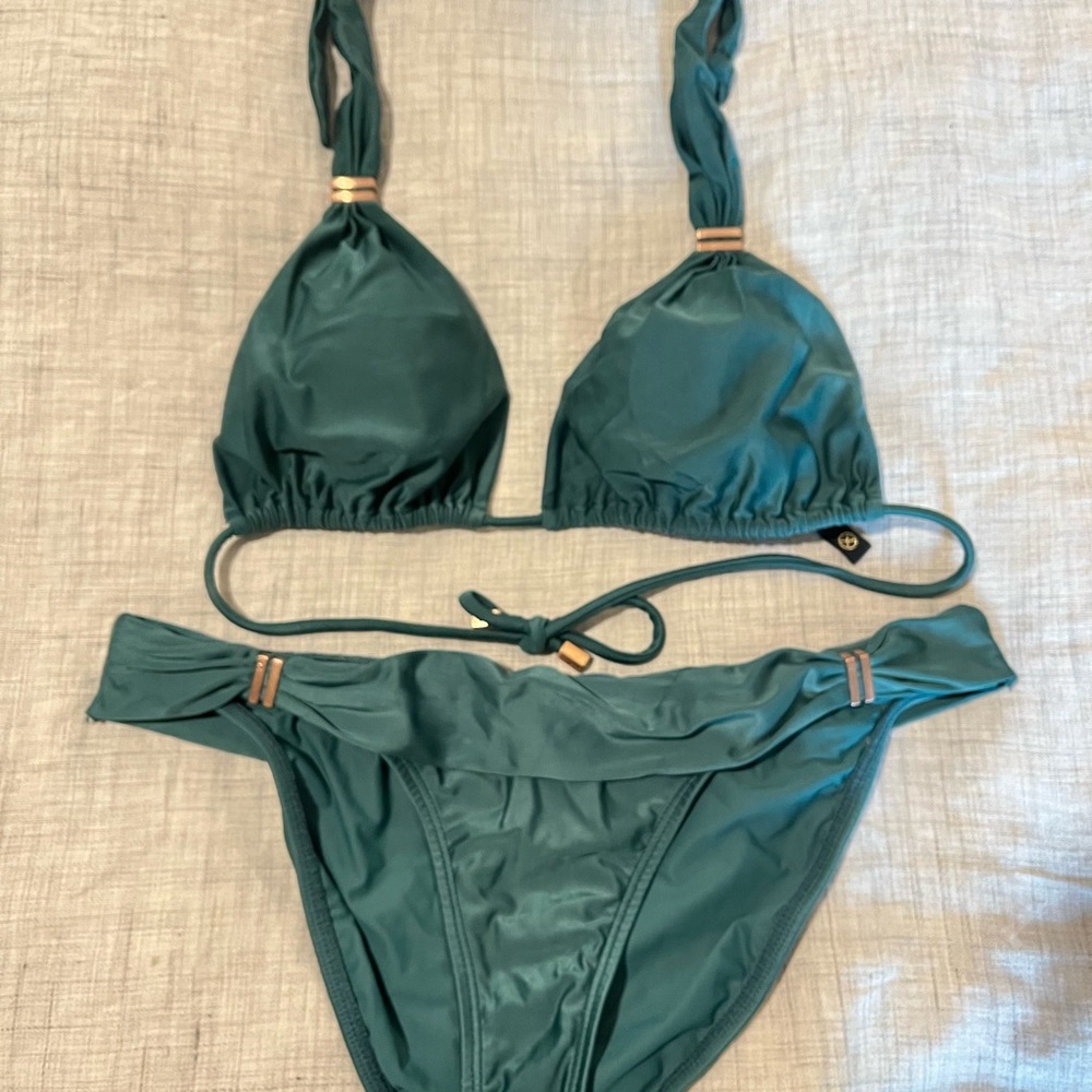 VIX Paulahermanny Bia bikini, Medium